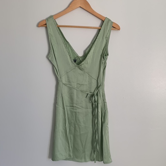Zaful Green Satin Mini Dress - Picture 2 of 4
